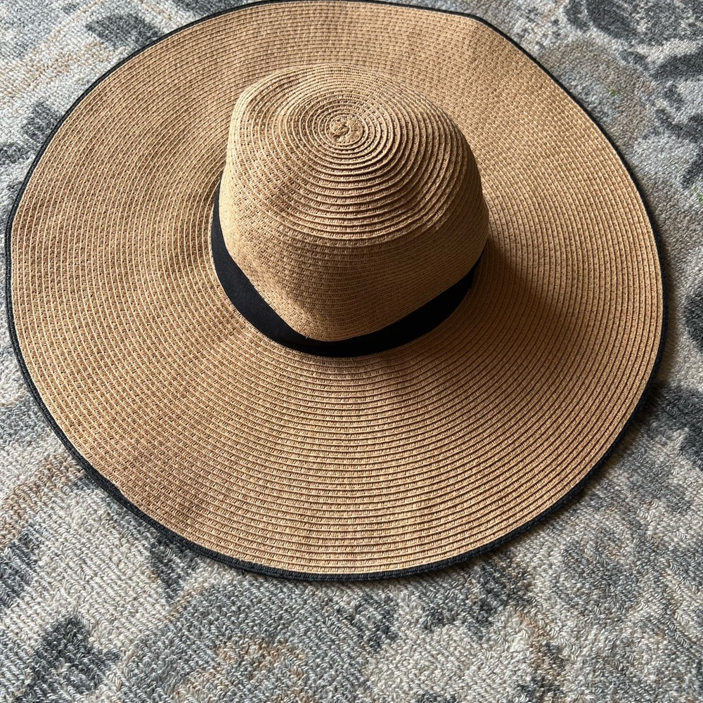Elegant Tan Wide-Brim Hat